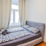 Apartment In Josefstaedter Strasse Area